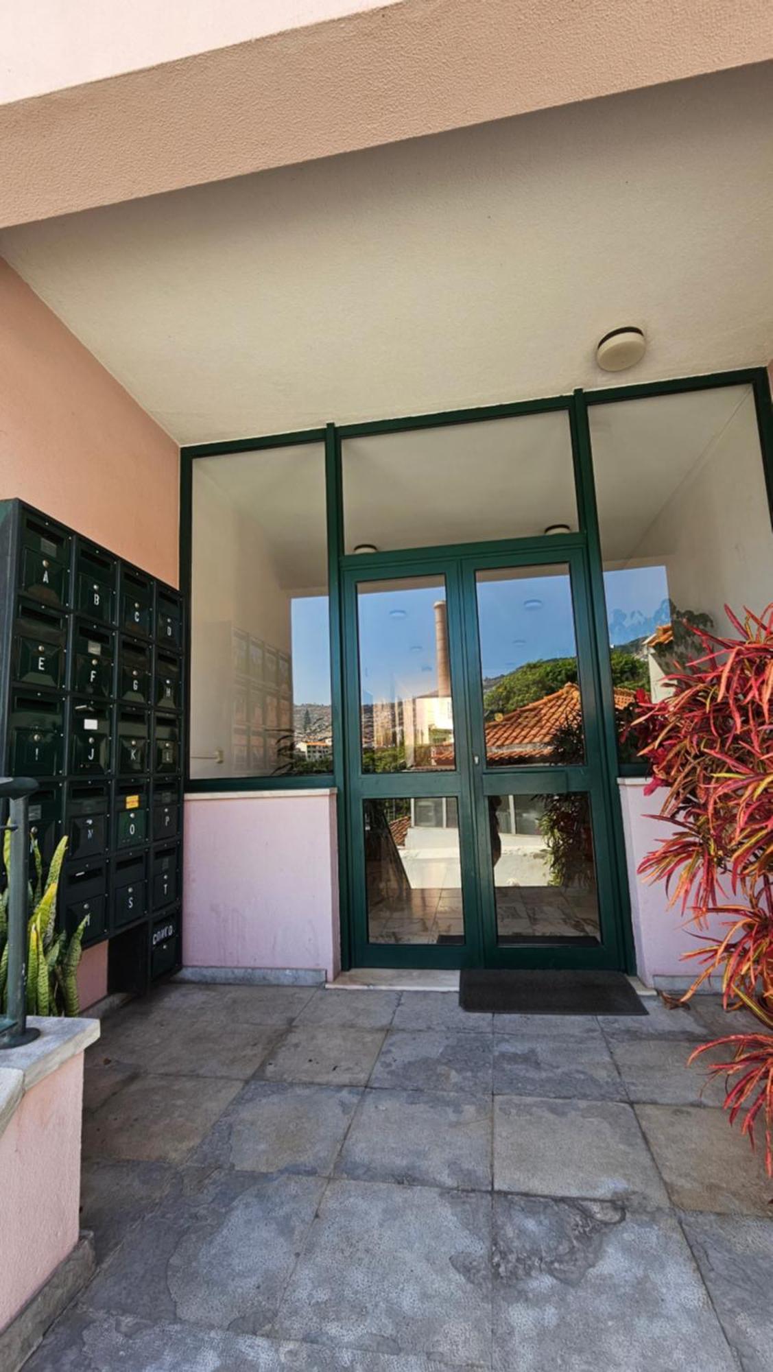 Garden And Seaview Apartment - Free Parking Фуншал Экстерьер фото